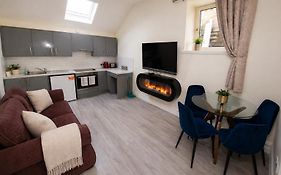 Unit 4 Tranquil Harbourside Retreat- Central Location